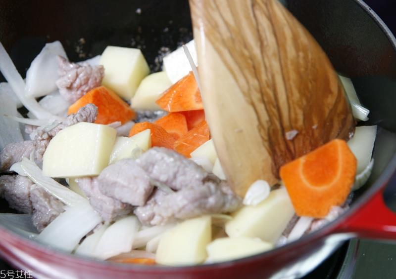 水煮土豆怎样好剥皮 水煮土豆剥皮技巧