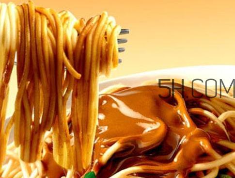 热干面用芝麻酱还是花生酱 热干面用什么酱 热干面用芝麻酱还是花生酱 热干面用什么酱