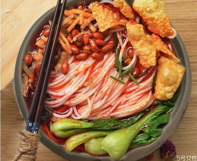 螺蛳粉用热水泡能吃吗 螺蛳粉用冷水还是热水 螺蛳粉用热水泡能吃吗 螺蛳粉用冷水还是热水