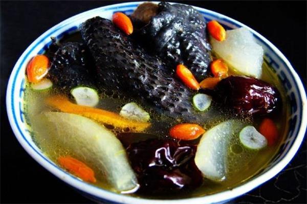 乌鸡汤上面的油有营养吗 乌鸡汤怎么炖不油 乌鸡汤上面的油有营养吗 乌鸡汤怎么炖不油