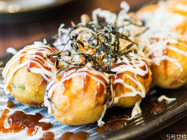 章鱼小丸子粉调配比例 章鱼烧粉用面粉怎么配 章鱼小丸子粉调配比例 章鱼烧粉用面粉怎么配