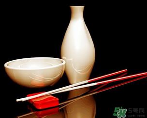 白酒可以带上飞机吗?飞机可以托运白酒吗? 白酒可以带上飞机吗?飞机可以托运白酒吗?