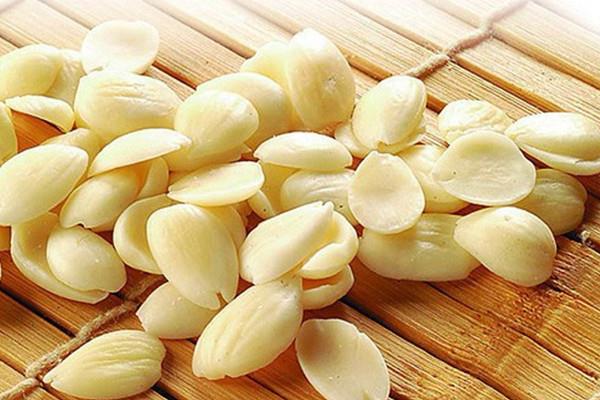 杏仁吃了会流产吗 杏仁吃了会过敏吗 杏仁吃了会流产吗 杏仁吃了会过敏吗