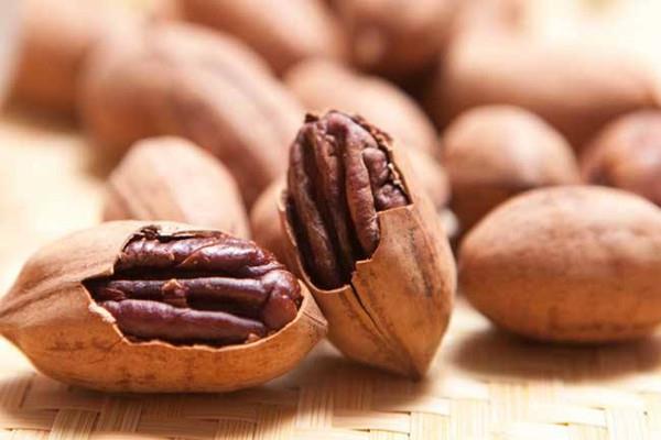 百草味碧根果能和蜂蜜一起吃吗 百草味碧根果可以抗衰老吗