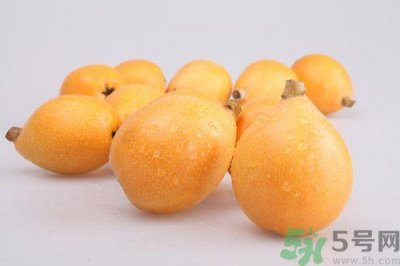 枇杷和牛奶能一起吃吗?枇杷和牛奶一起吃会怎么样