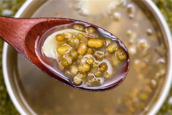 绿豆汤发烧时可以喝吗 绿豆汤能退烧吗