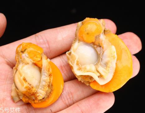 扇贝肉哪里不能吃?扇贝的月牙红可以吃吗? 扇贝肉哪里不能吃?扇贝的月牙红可以吃吗?