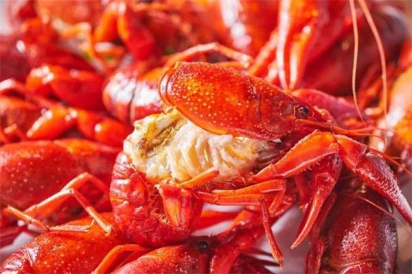 小龙虾过油好还是过水好 小龙虾过油要多长时间