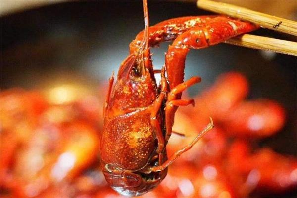 小龙虾过油好还是过水好 小龙虾过油要多长时间