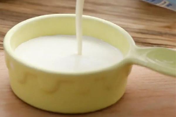 淡奶油凝固了还能用吗 淡奶油什么样子是坏了