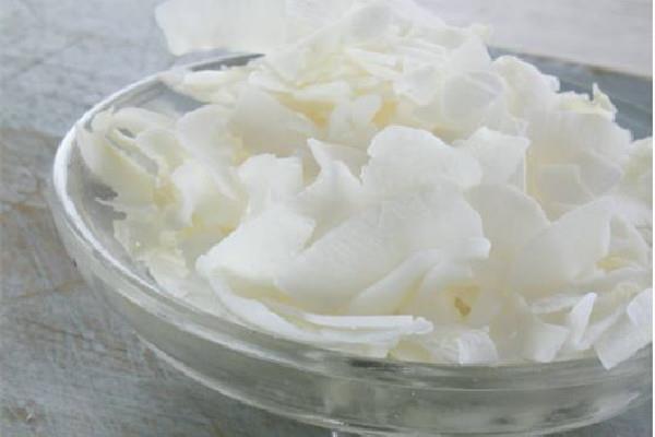 椰子片能泡软吗 椰子片泡水好喝吗 椰子片能泡软吗 椰子片泡水好喝吗