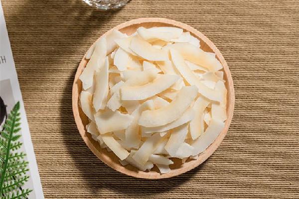 椰子片能泡软吗 椰子片泡水好喝吗 椰子片能泡软吗 椰子片泡水好喝吗