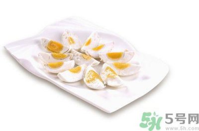 ​吃咸鸭蛋好吗?吃咸鸭蛋的好处与坏处