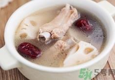 排骨汤可以放红枣吗?排骨汤加红枣的功效与作用 排骨汤可以放红枣吗?排骨汤加红枣的功效与作用