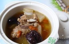 排骨汤可以放红枣吗?排骨汤加红枣的功效与作用 排骨汤可以放红枣吗?排骨汤加红枣的功效与作用