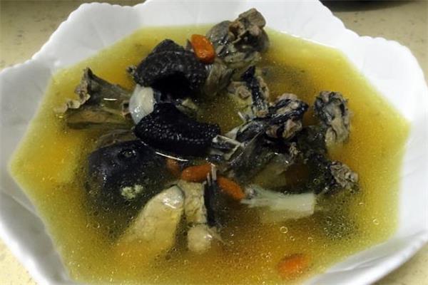 乌鸡汤有酸味还能喝吗 乌鸡汤为什么有酸味 乌鸡汤有酸味还能喝吗 乌鸡汤为什么有酸味