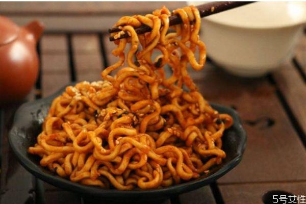 吃火鸡面上火吗 火鸡面为什么那么辣 吃火鸡面上火吗 火鸡面为什么那么辣