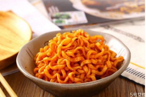 吃火鸡面上火吗 火鸡面为什么那么辣 吃火鸡面上火吗 火鸡面为什么那么辣