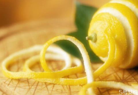 柠檬皮怎么剥 剥柠檬的简便方法 柠檬皮怎么剥 剥柠檬的简便方法