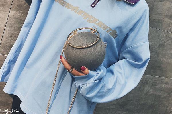 麂皮包脏了怎么清洗 要非常仔细 麂皮包脏了怎么清洗 要非常仔细