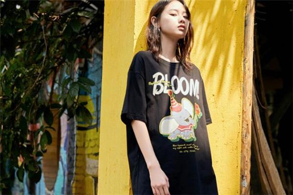 黑色衣服显白吗 黑色衣服显白还是白色衣服显白 黑色衣服显白吗 黑色衣服显白还是白色衣服显白