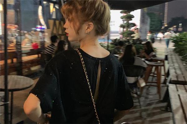 黑色衣服显白吗 黑色衣服显白还是白色衣服显白 黑色衣服显白吗 黑色衣服显白还是白色衣服显白