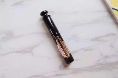 睫毛膏结块了滴入什么 滴眼液or食盐水