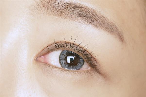 美瞳是硬的还是软的 美瞳会融化在眼镜里吗 美瞳是硬的还是软的 美瞳会融化在眼镜里吗