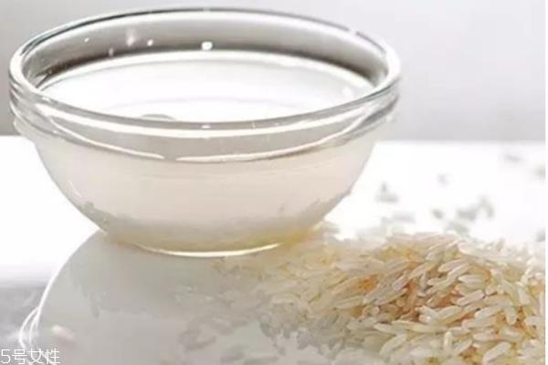 淘米水洗脸可以祛斑吗 每天用淘米水洗脸好处多多 淘米水洗脸可以祛斑吗 每天用淘米水洗脸好处多多