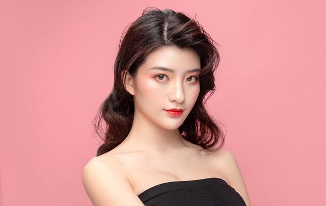 长期化妆和长期素颜的区别 来看五年后的差距 长期化妆和长期素颜的区别 来看五年后的差距