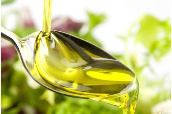 食用橄榄油可以擦脸吗 食用橄榄油可以护肤吗 食用橄榄油可以擦脸吗 食用橄榄油可以护肤吗