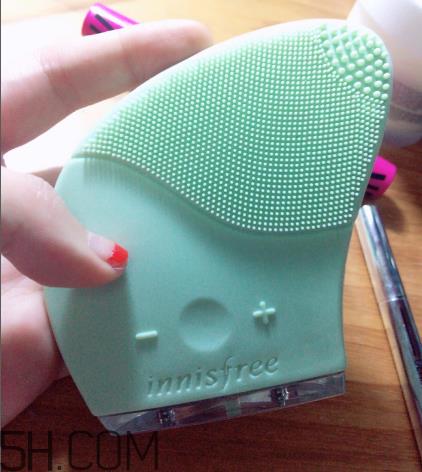 悦诗风吟洁面仪和露娜哪个好用_差别大吗? 悦诗风吟洁面仪和露娜哪个好用_差别大吗?