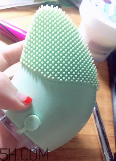 悦诗风吟洁面仪和露娜哪个好用_差别大吗? 悦诗风吟洁面仪和露娜哪个好用_差别大吗?