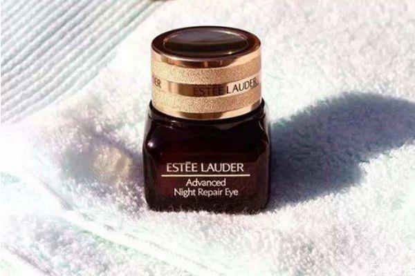 眼霜晚上用好还是早上用好 只在晚上睡觉前使用眼霜 眼霜晚上用好还是早上用好 只在晚上睡觉前使用眼霜