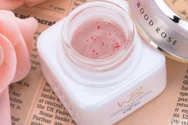 眼霜晚上用好还是早上用好 只在晚上睡觉前使用眼霜 眼霜晚上用好还是早上用好 只在晚上睡觉前使用眼霜