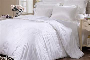 蚕丝被为什么有酸味道 这个原因引起的 蚕丝被为什么有酸味道 这个原因引起的