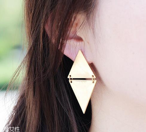 大耳垂适合什么耳环 轻松打造气场 大耳垂适合什么耳环 轻松打造气场