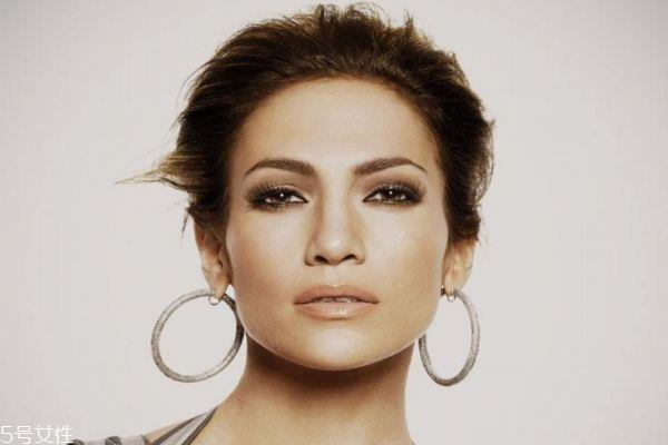 男生可以打耳洞吗 打耳洞有什么讲究吗 男生可以打耳洞吗 打耳洞有什么讲究吗