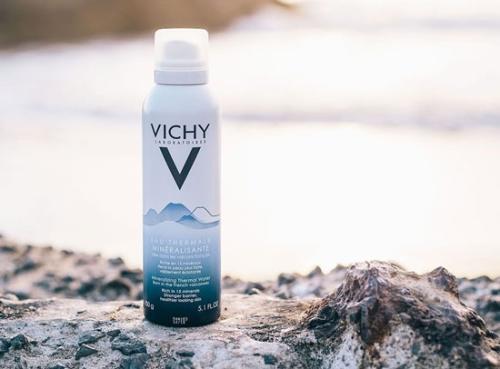 化妆后怎么用补水喷雾 为什么不抹护肤品皮肤反而好 化妆后怎么用补水喷雾 为什么不抹护肤品皮肤反而好