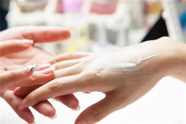 手部精华液有用吗 手部精华液哪个牌子的好 手部精华液有用吗 手部精华液哪个牌子的好
