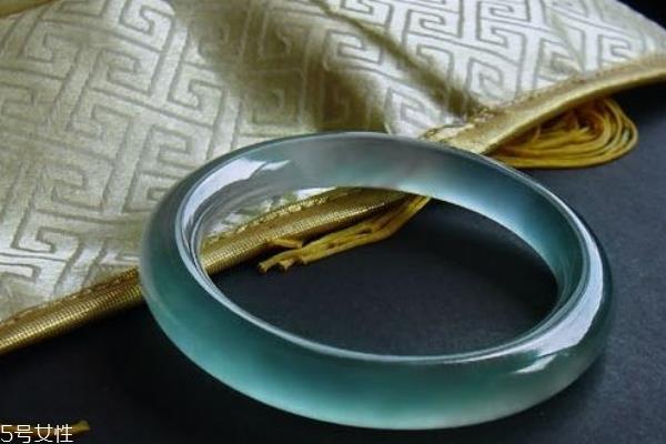 翡翠手镯有棉絮怎么养 让手镯更通透 翡翠手镯有棉絮怎么养 让手镯更通透