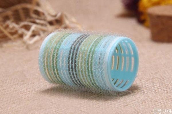 卷发筒应该怎么用 卷发筒的使用方法 卷发筒应该怎么用 卷发筒的使用方法