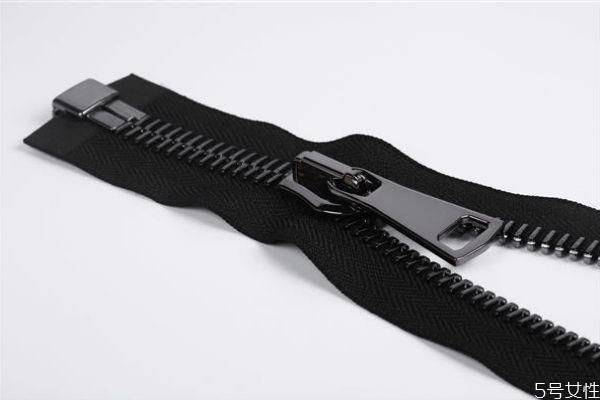 拉链中间崩开了怎么办 拉链的保养技巧 拉链中间崩开了怎么办 拉链的保养技巧