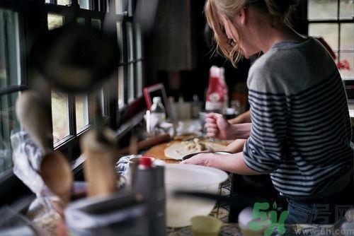 如何让男友重新爱上你?女孩能为男友做的4件事