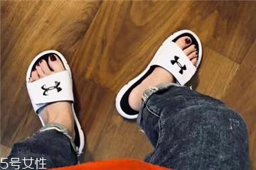 安德玛拖鞋多少钱?安德玛拖鞋正品价格 安德玛拖鞋多少钱?安德玛拖鞋正品价格