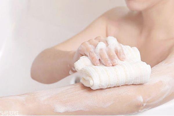防晒霜怎么洗掉 卸防晒霜需要注意 防晒霜怎么洗掉 卸防晒霜需要注意