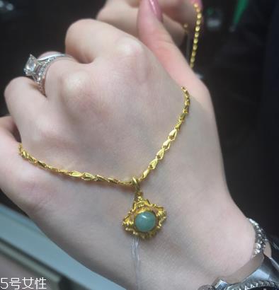 黄金项链可以带着洗澡吗 有很大影响 黄金项链可以带着洗澡吗 有很大影响