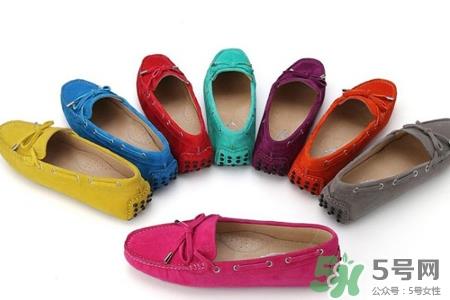 冬天穿豆豆鞋要穿袜子吗?冬天豆豆鞋穿什么袜子? 冬天穿豆豆鞋要穿袜子吗?冬天豆豆鞋穿什么袜子?