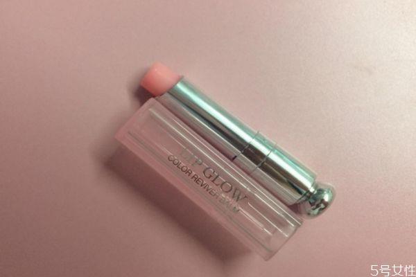 迪奥变色唇膏001和004怎么选 迪奥变色唇膏色号选择 迪奥变色唇膏001和004怎么选 迪奥变色唇膏色号选择