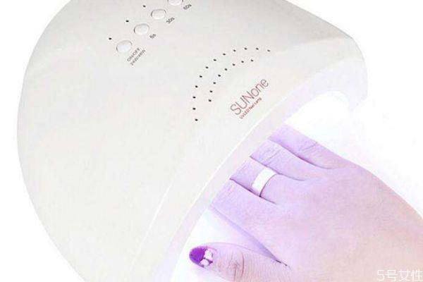 贴甲片的胶水怎么溶解 美甲没有解胶剂怎么卸甲片 贴甲片的胶水怎么溶解 美甲没有解胶剂怎么卸甲片